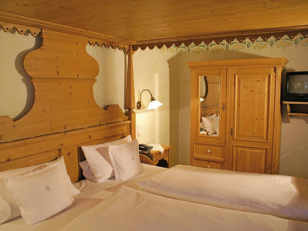 Landhaus Benediktenhof Hotel Bad Tolz Room photo